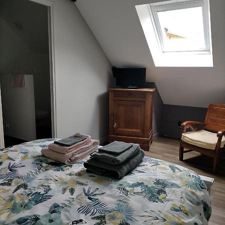 Le Gite Des Serres Parne-sur-Roc Esterno foto