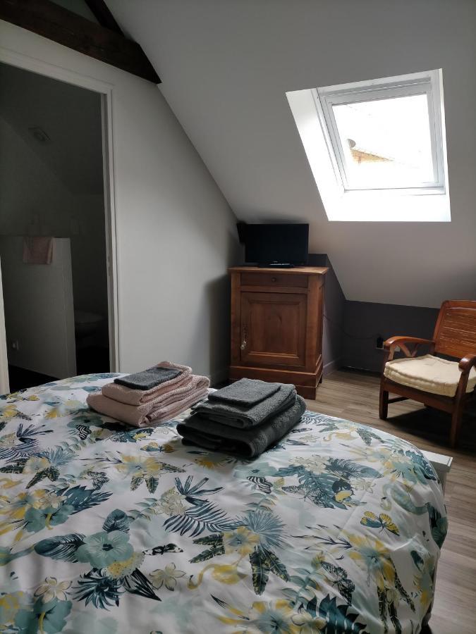 Le Gite Des Serres Parne-sur-Roc Esterno foto